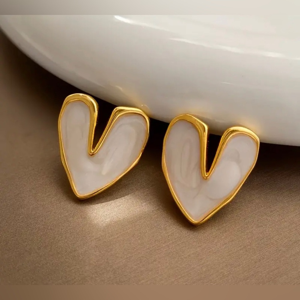 Tiny Colorful Heart Design Stud Earrings Alloy Jewelry Elegant Simple Style